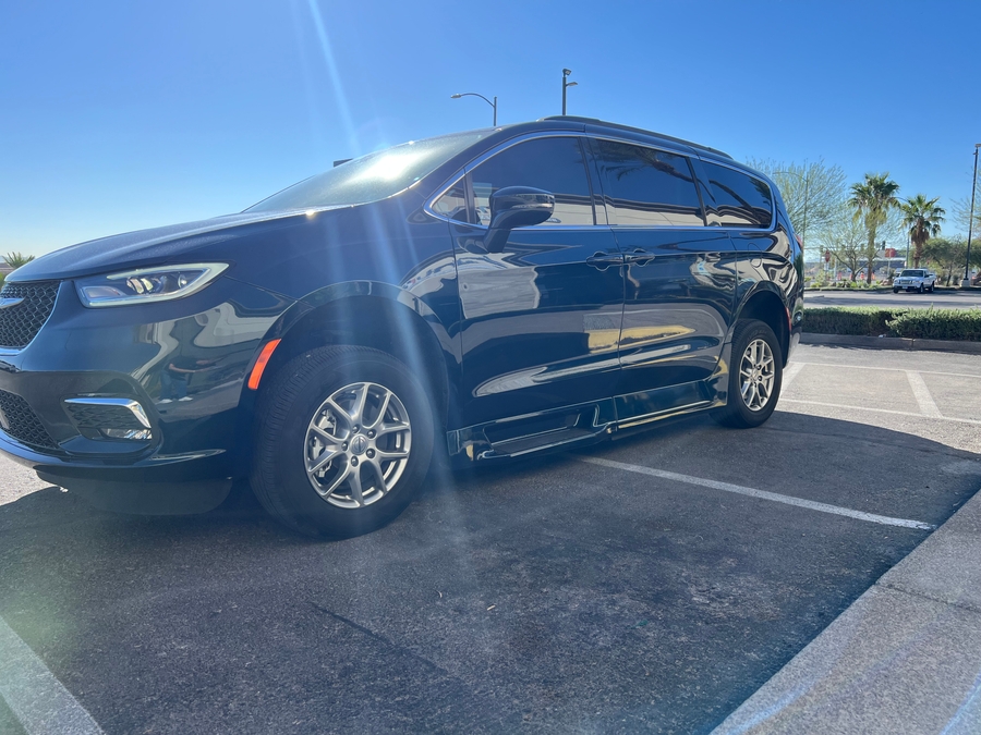 Used 2022 Chrysler Pacifica Touring - RLX Side Entry Entry In Floor Automatic Ramp