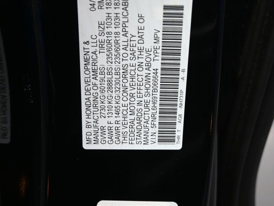 Black Honda Odyssey image number 12