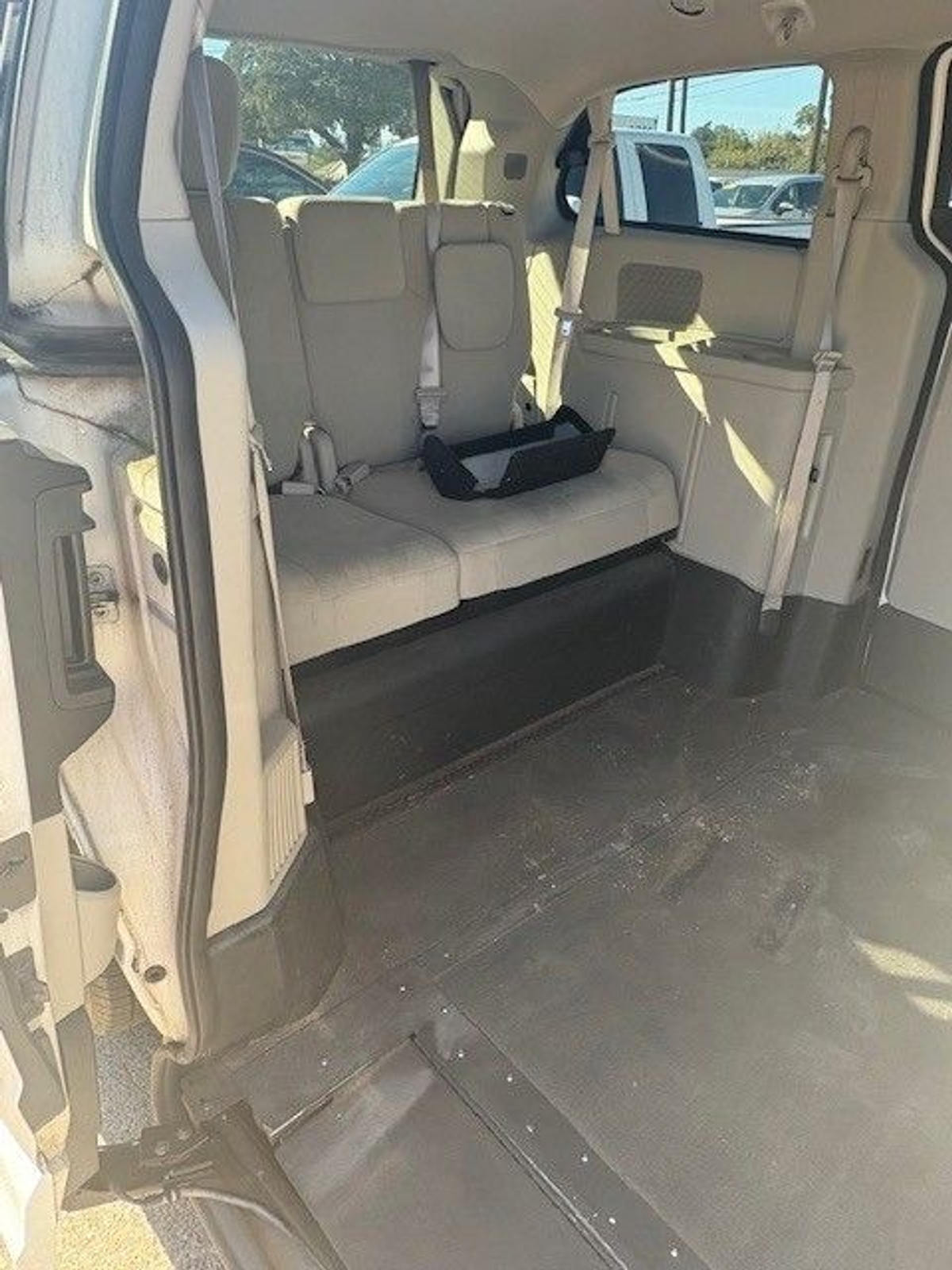  Dodge Grand Caravan image number 2