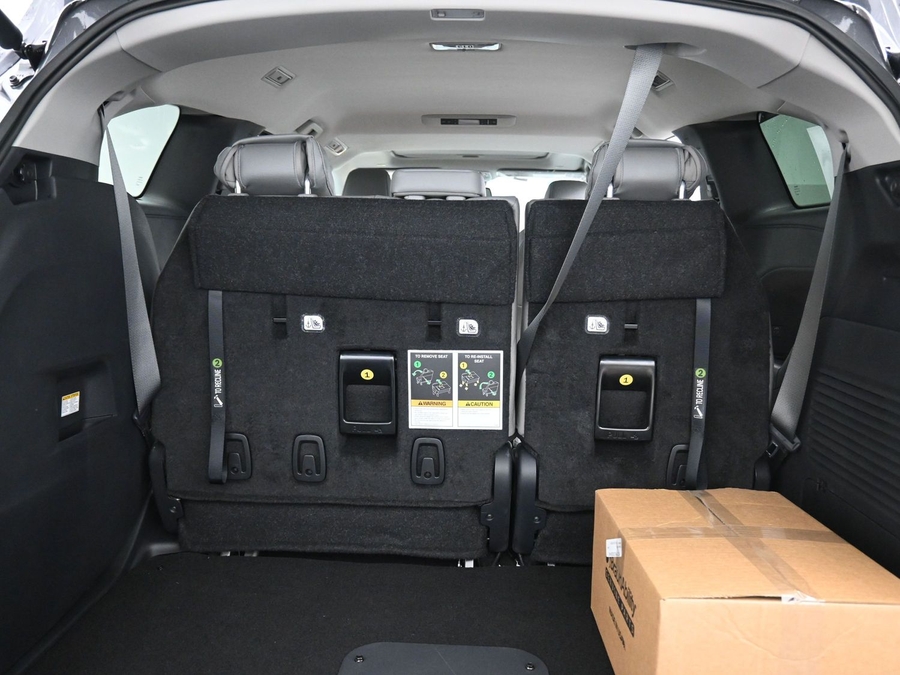 New 2025 Toyota Sienna Hybrid XLE Base - BraunAbility Side Entry Entry In Floor Automatic Ramp
