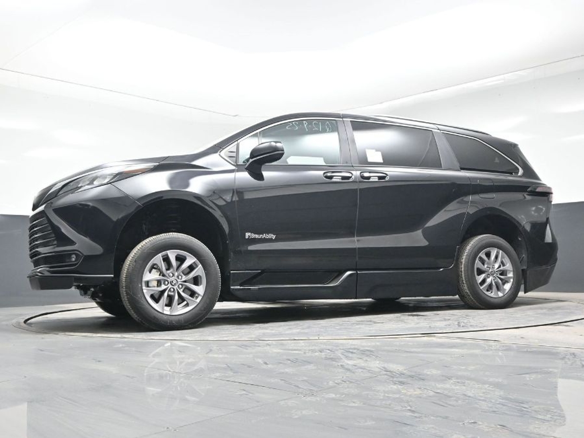 2025 TOYOTA SIENNA - Image 20