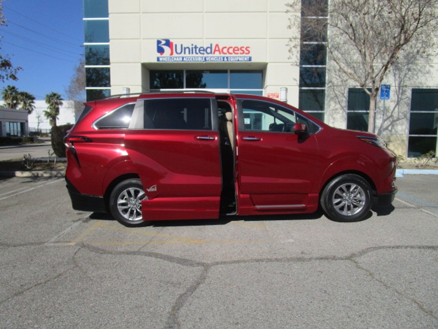 Used 2022 Toyota Sienna Hybrid XLE - VMI Side Entry Entry In Floor Automatic Ramp