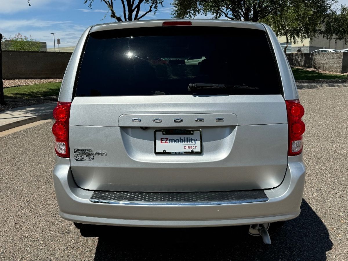 2011 DODGE GRAND CARAVAN - Image 14