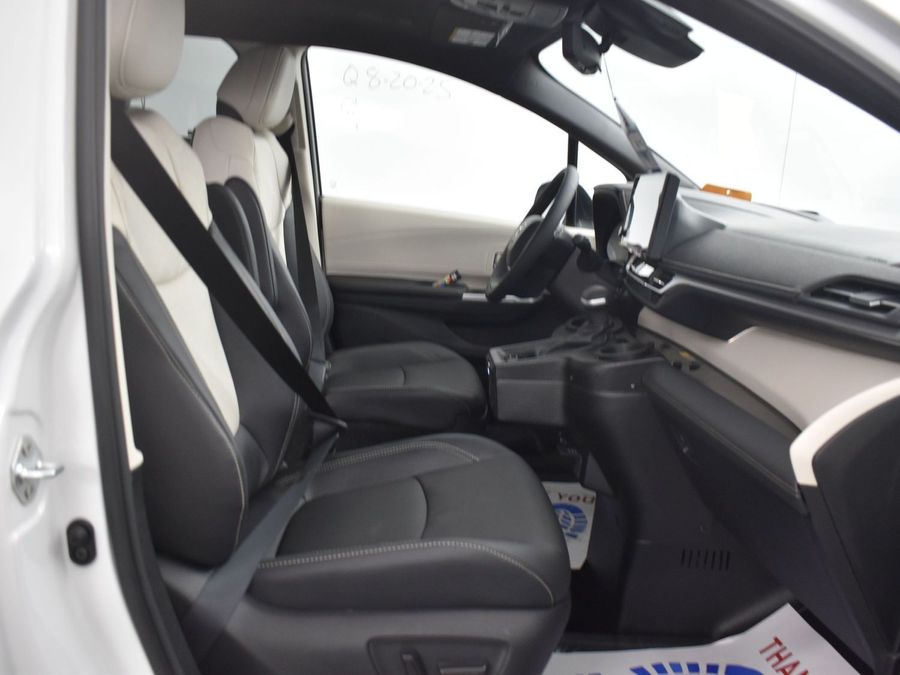 New 2025 Toyota Sienna Hybrid Platinum - BraunAbility Side Entry Entry In Floor Automatic Ramp