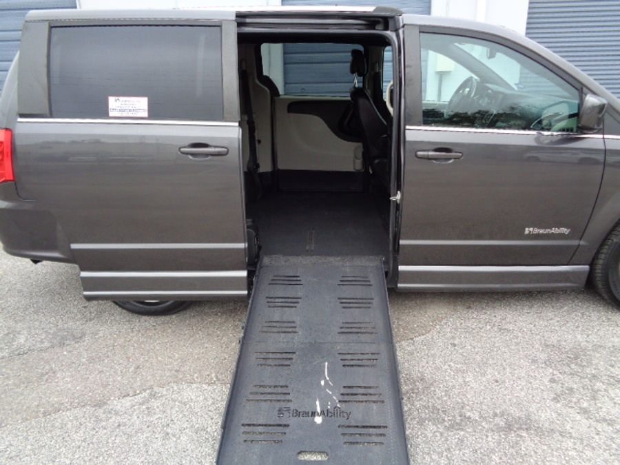 Used 2018 Dodge Grand Caravan SXT - BraunAbility Side Entry Entry Fold Out Manual Ramp