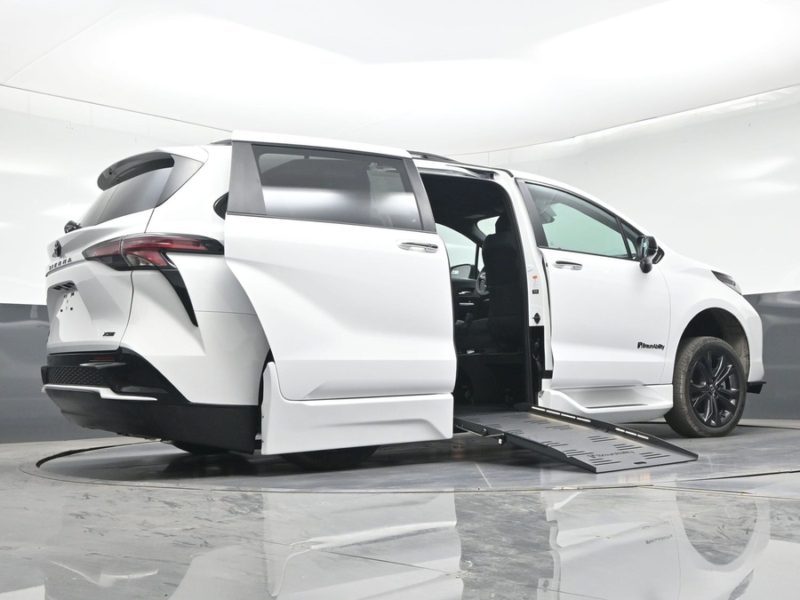 New 2026 Toyota Sienna Hybrid XSE Sport - BraunAbility Side Entry Entry Fold Out Automatic Ramp