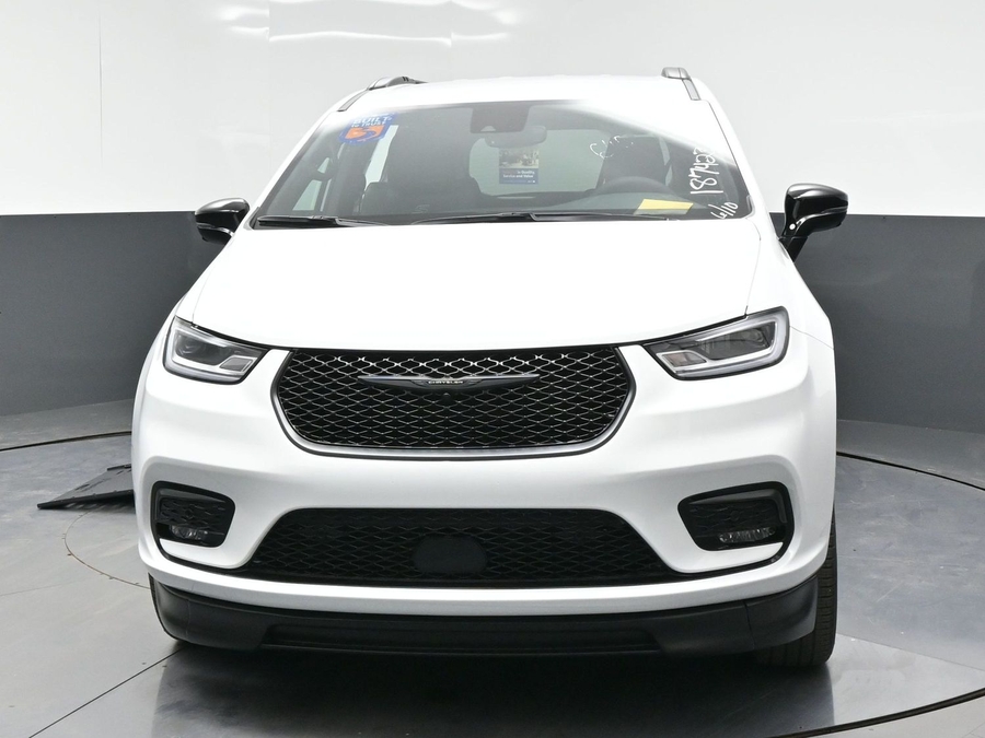 White Chrysler Pacifica image number 6