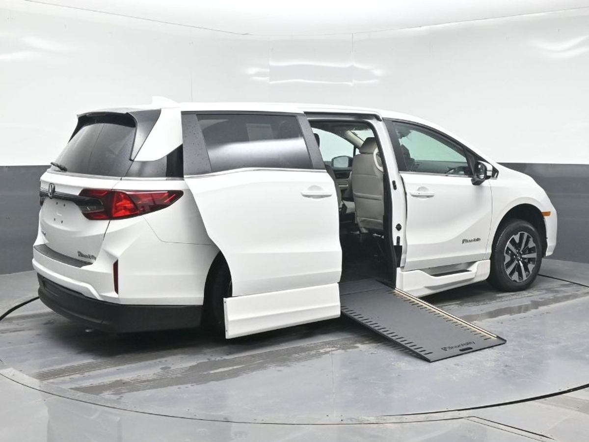 2026 Honda Odyssey EX-L's photo