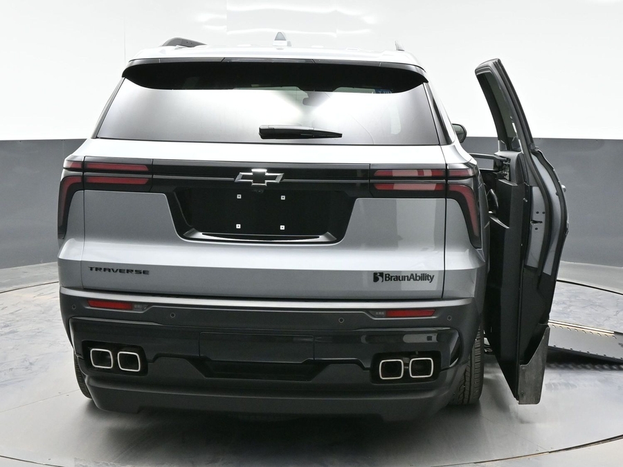 New 2025 Chevrolet Traverse 1LT Midnight - BraunAbility Side Entry Entry In Floor Automatic Ramp
