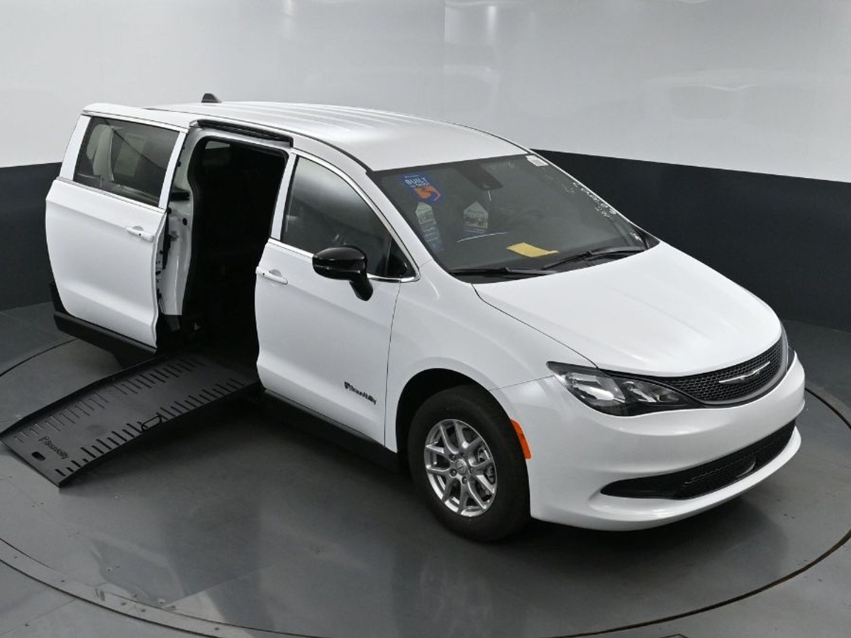 2025 CHRYSLER VOYAGER - Image 22