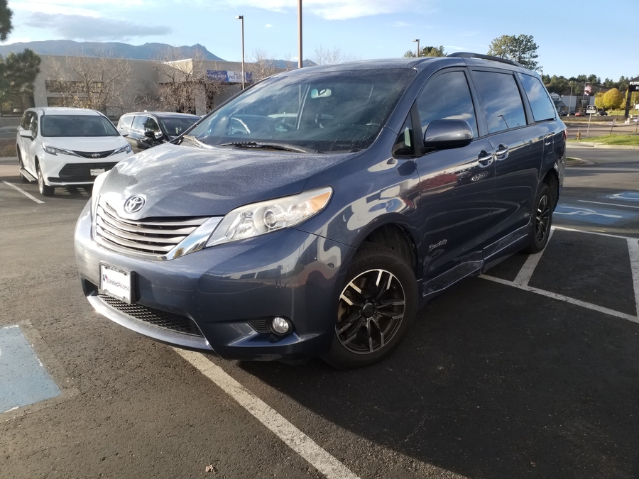 Used 2015 Toyota Sienna XLE - BraunAbility Side Entry In Floor Automatic Ramp