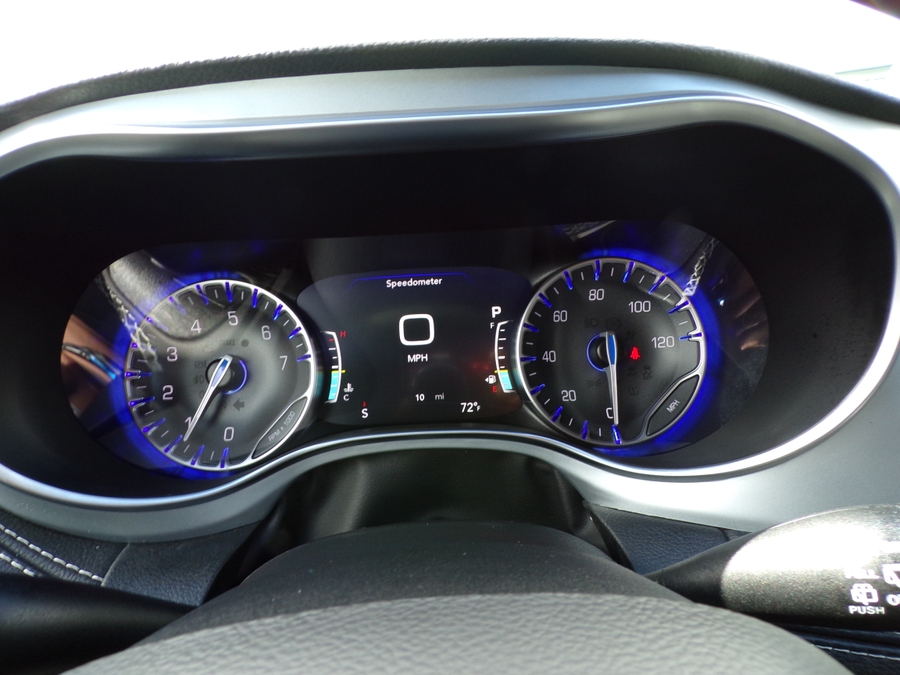 Blue Chrysler Pacifica image number 21