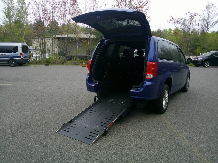 Blue Dodge Grand Caravan image number 9