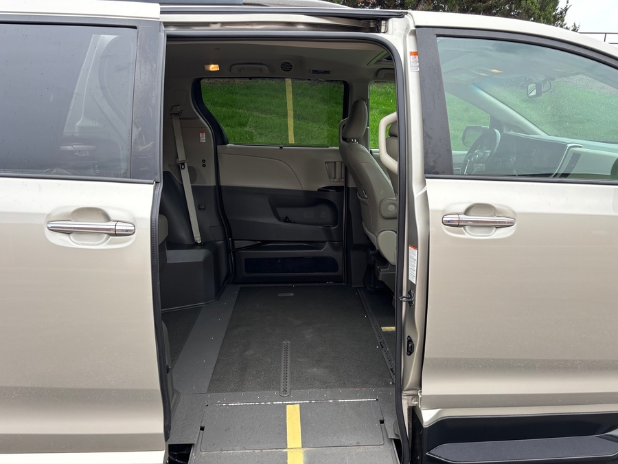 Used 2016 Toyota Sienna XLE - VMI Side Entry In Floor Automatic Ramp