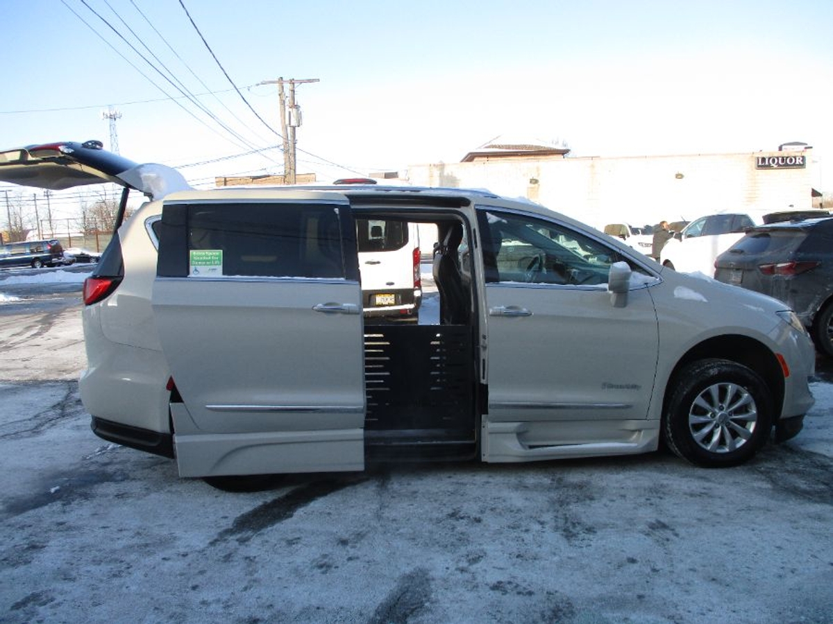 2019 Chrysler Pacifica Touring L