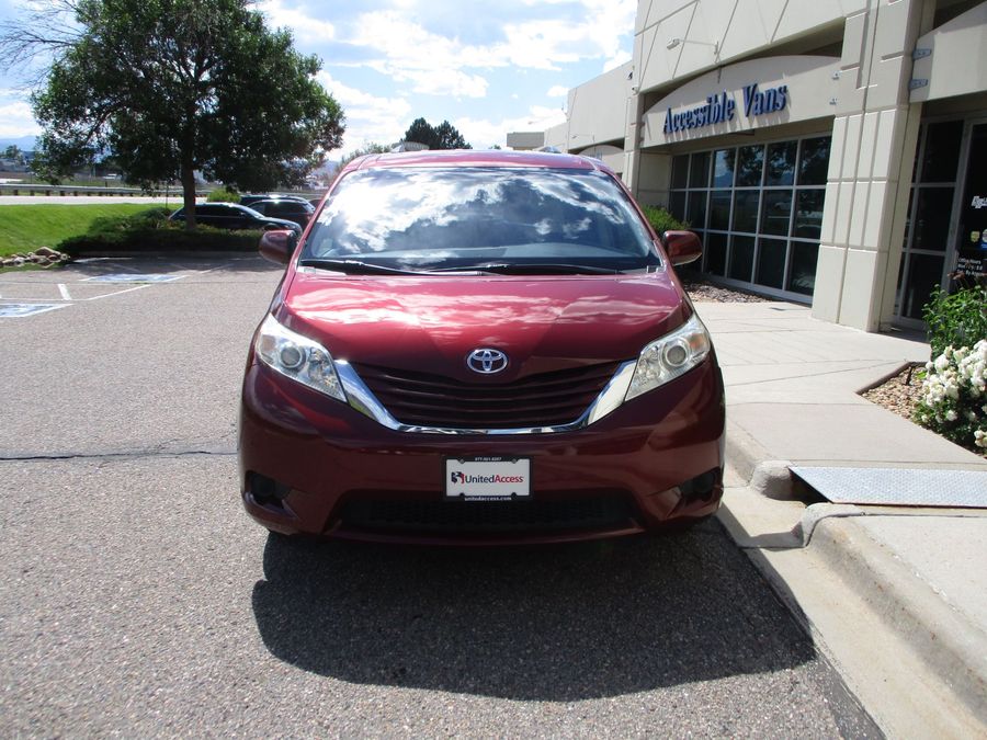Used 2016 Toyota Sienna LE - BraunAbility Side Entry Entry Fold Out Automatic Ramp