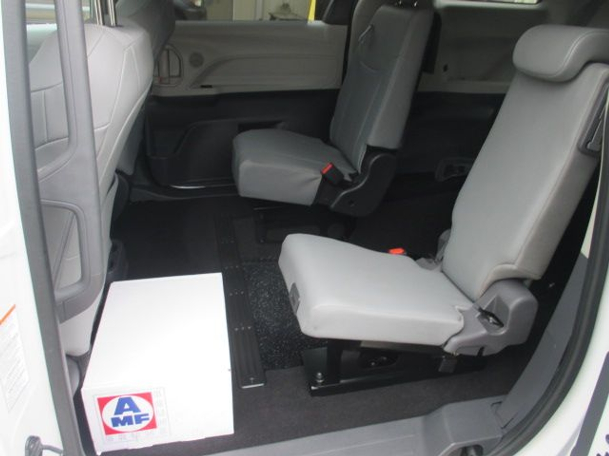 2023 TOYOTA SIENNA - Image 13