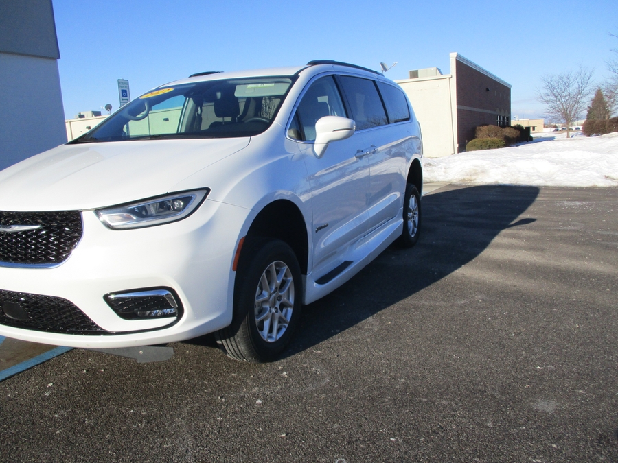 2022 CHRYSLER PACIFICA - Image 2