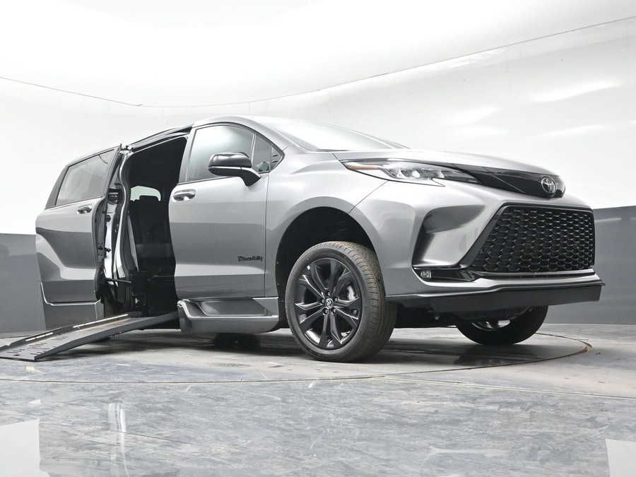 New 2026 Toyota Sienna Hybrid XSE Sport - BraunAbility Side Entry Entry Fold Out Automatic Ramp