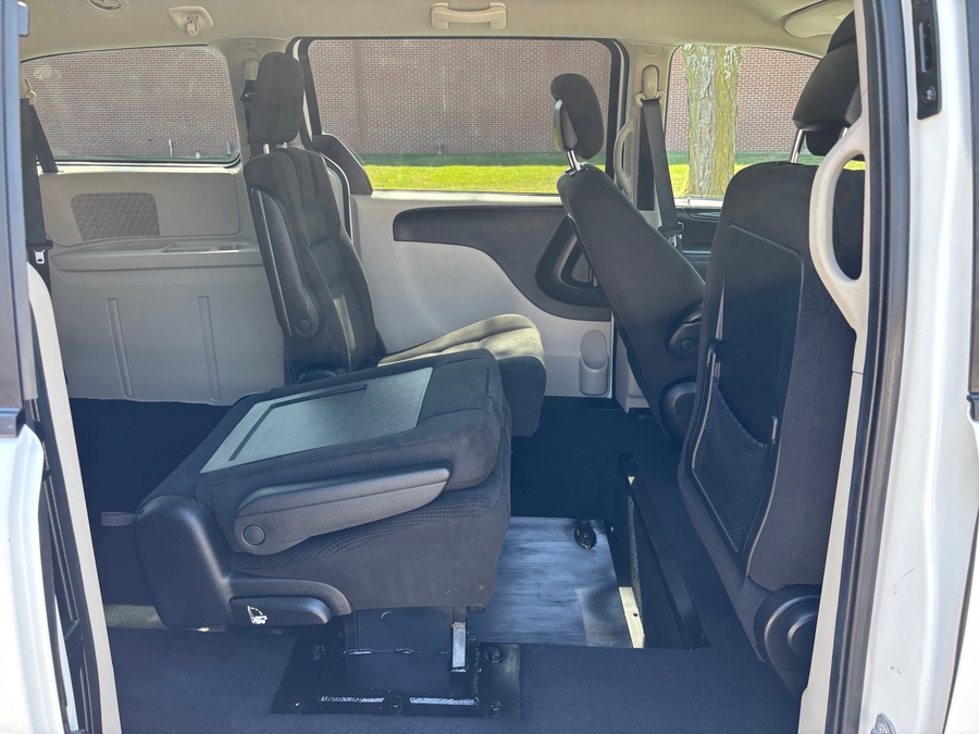 Used 2016 Dodge Grand Caravan SE - OTH Rear Entry Entry Fold Out Manual Ramp