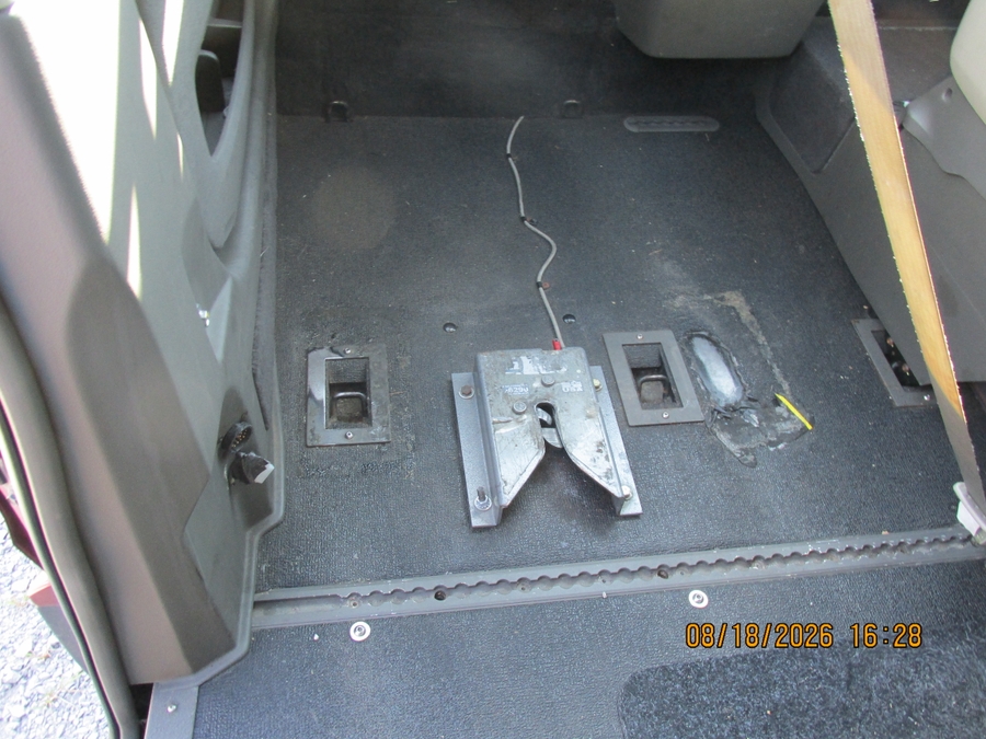  Toyota Sienna image number 9