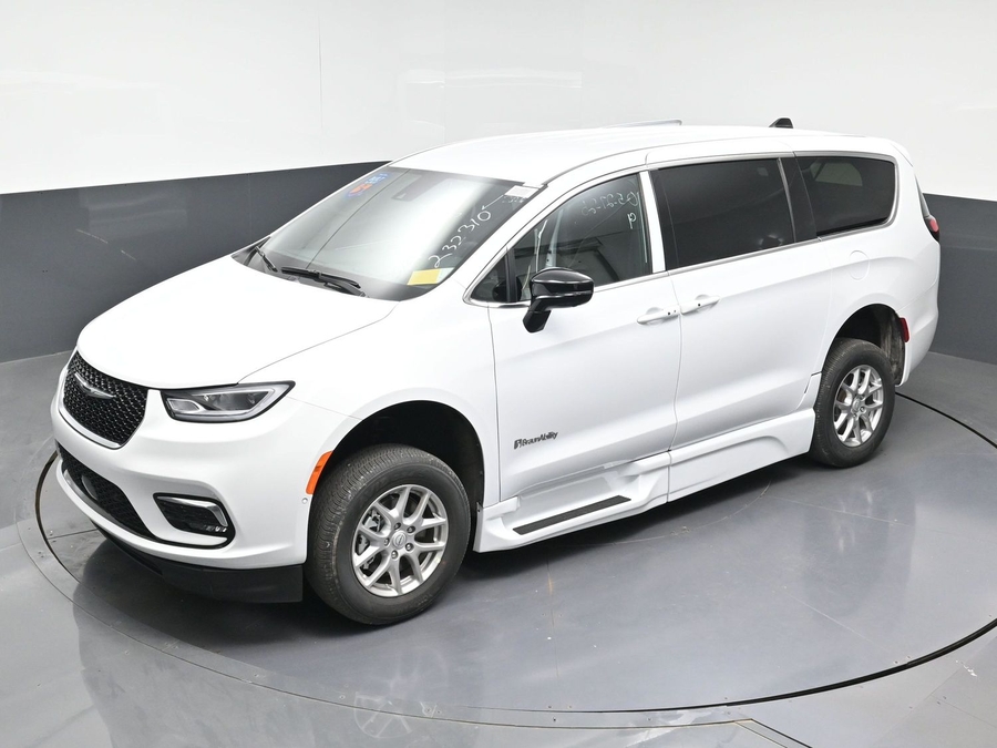 White Chrysler Pacifica image number 2