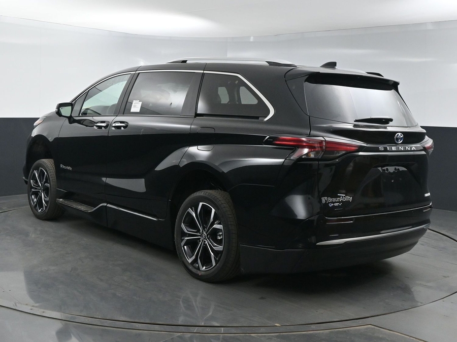 New 2025 Toyota Sienna Hybrid Platinum - BraunAbility Side Entry Entry In Floor Automatic Ramp