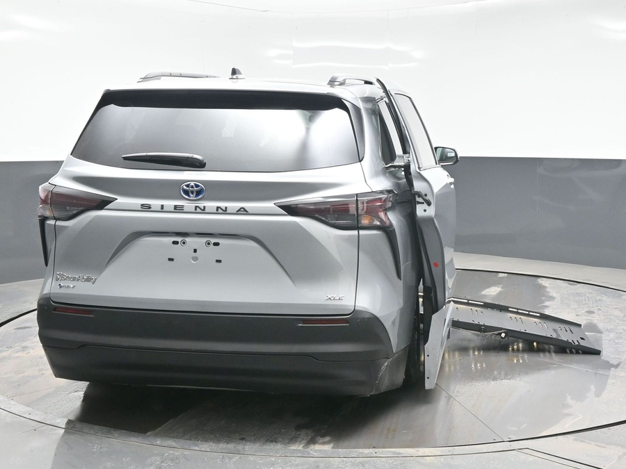 New 2025 Toyota Sienna Hybrid XLE Plus - BraunAbility Side Entry Entry Fold Out Automatic Ramp