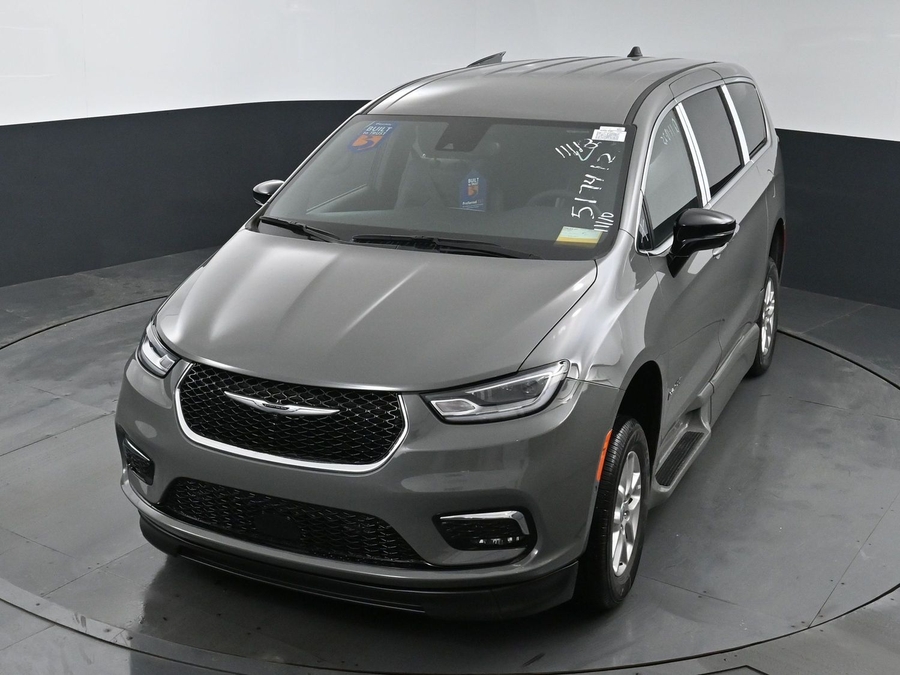 New 2025 Chrysler Pacifica Select Safety - BraunAbility Side Entry Entry Fold Out Automatic Ramp