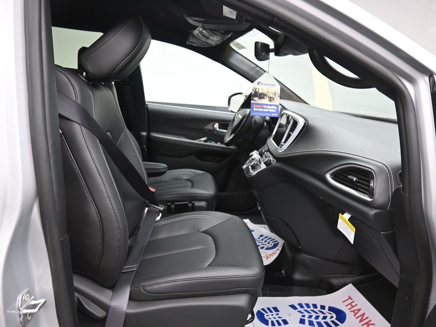 New 2026 Chrysler Pacifica Select Safety - BraunAbility Side Entry Fold Out Automatic Ramp