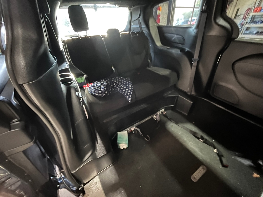 2024 Chrysler Pacifica Touring - Photo 11