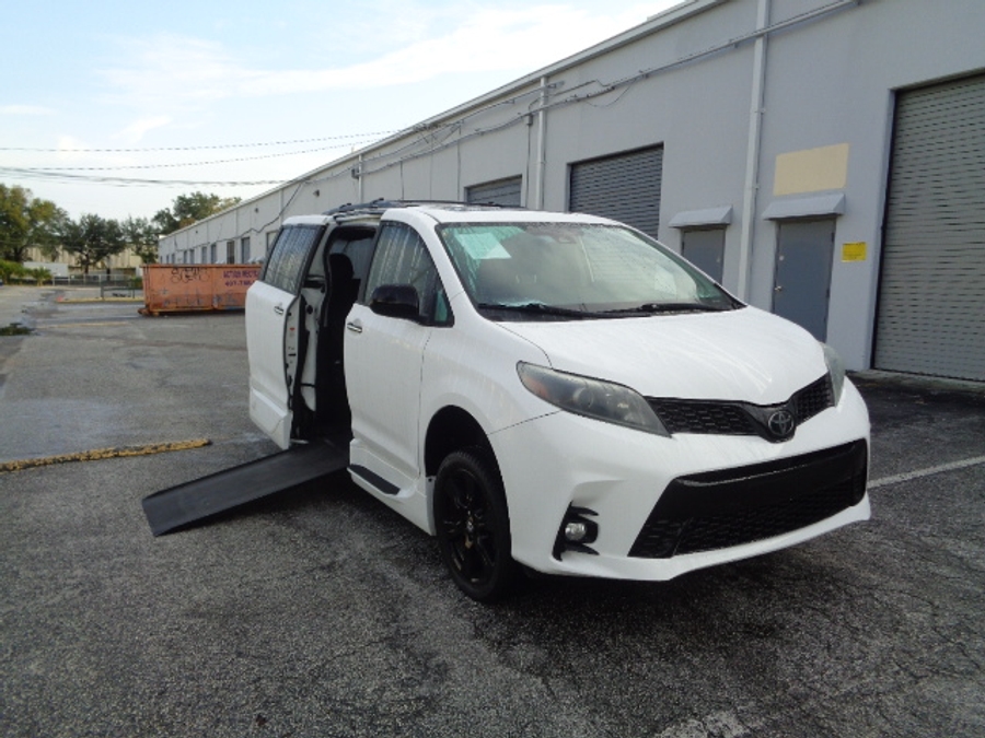 Used 2020 Toyota Sienna SE Premium - VMI Side Entry In Floor Automatic Ramp