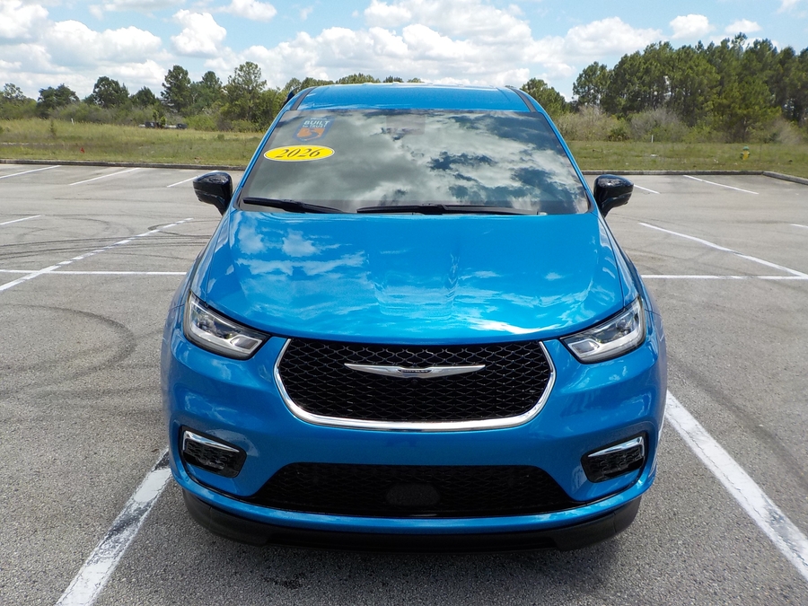 Blue Chrysler Pacifica image number 1