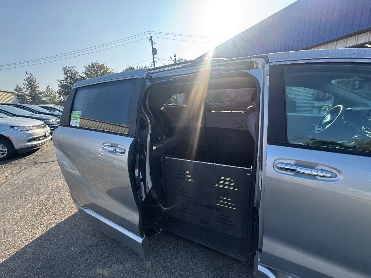 2024 TOYOTA SIENNA - Image 10