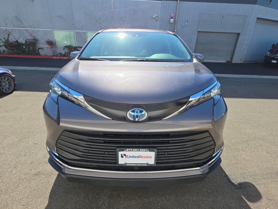 Used 2024 Toyota Sienna Hybrid XLE Base - BraunAbility Side Entry Fold Out Automatic Ramp