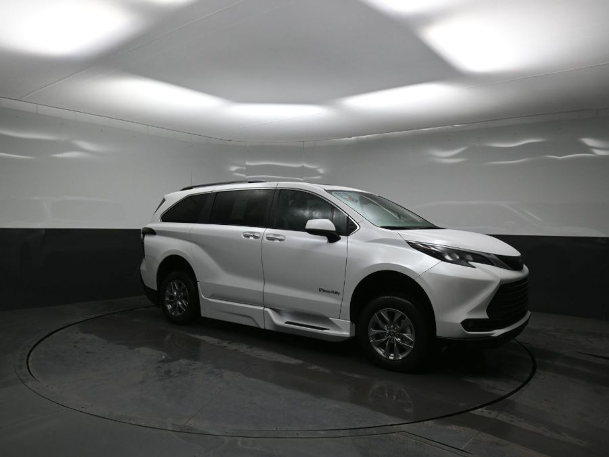 2025 TOYOTA SIENNA - Image 18