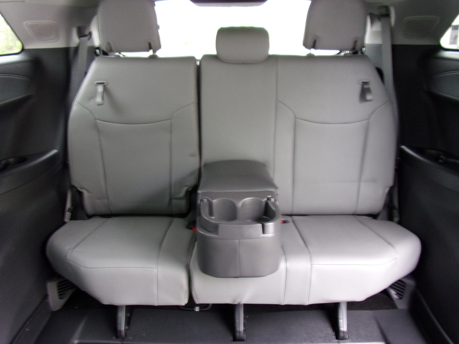 White Toyota Sienna image number 14
