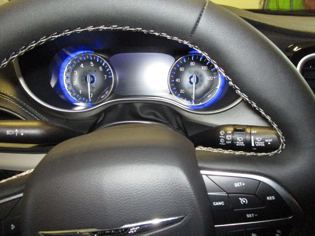 2024 Chrysler Pacifica Touring L - Photo 11