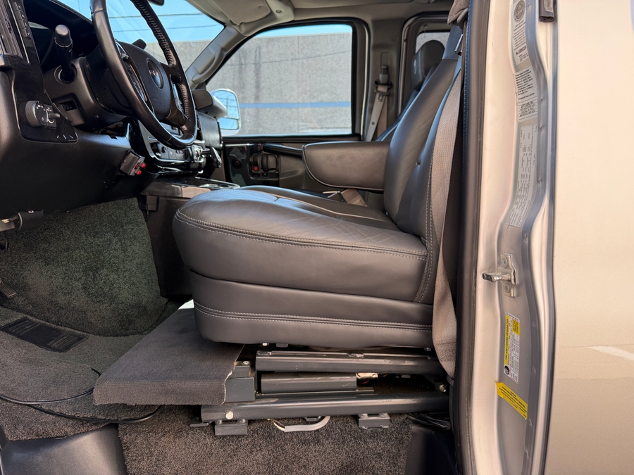 Used 2015 GMC Savana Explorer - Side Entry Entry Lift Automatic Ramp