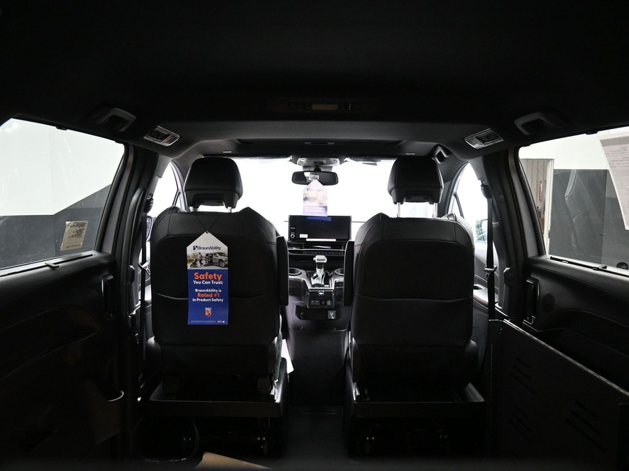 New 2025 Toyota Sienna Hybrid XSE Sport - BraunAbility Side Entry Entry Fold Out Automatic Ramp