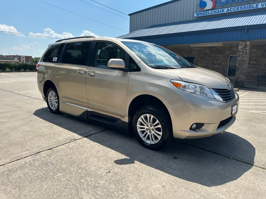 Used 2013 Toyota Sienna XLE Base - VMI Side Entry Entry In Floor Automatic Ramp