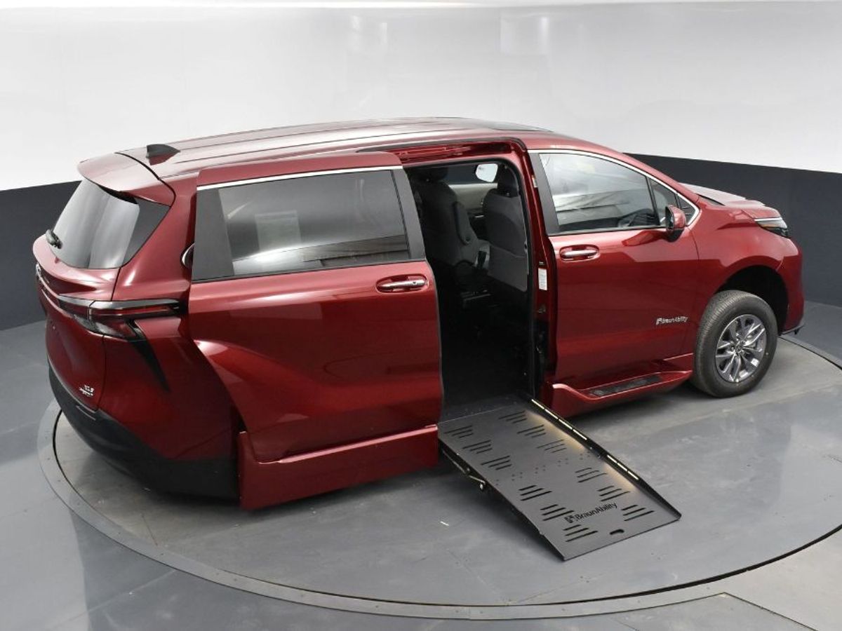 Red Toyota Sienna image number 19