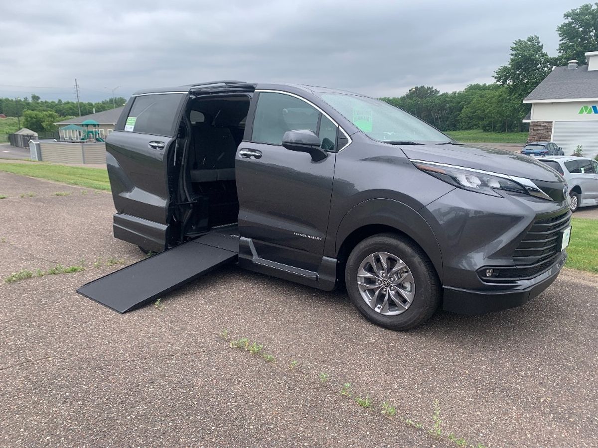 Metallic Gray Toyota Sienna image number 12