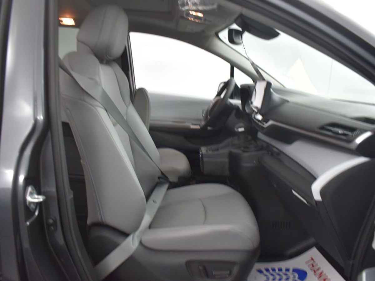 2025 TOYOTA SIENNA - Image 9