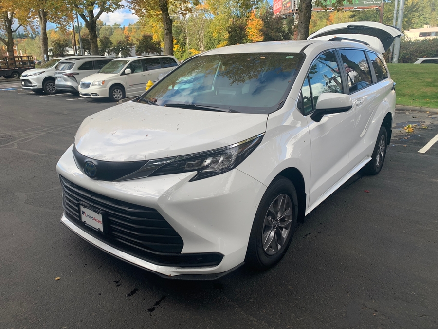 Used 2022 Toyota Sienna LE - Rear Entry Entry Fold Out Manual Ramp