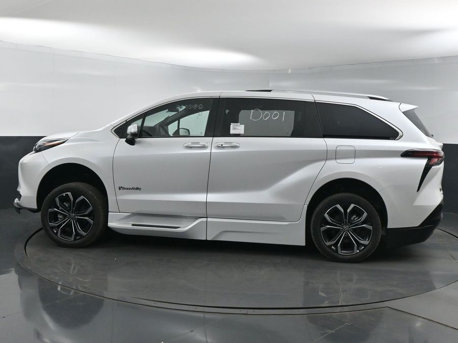 New 2025 Toyota Sienna Hybrid Platinum - BraunAbility Side Entry Entry In Floor Automatic Ramp