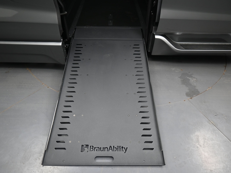 New 2026 Toyota Sienna Hybrid XSE Sport - BraunAbility Side Entry In Floor Automatic Ramp