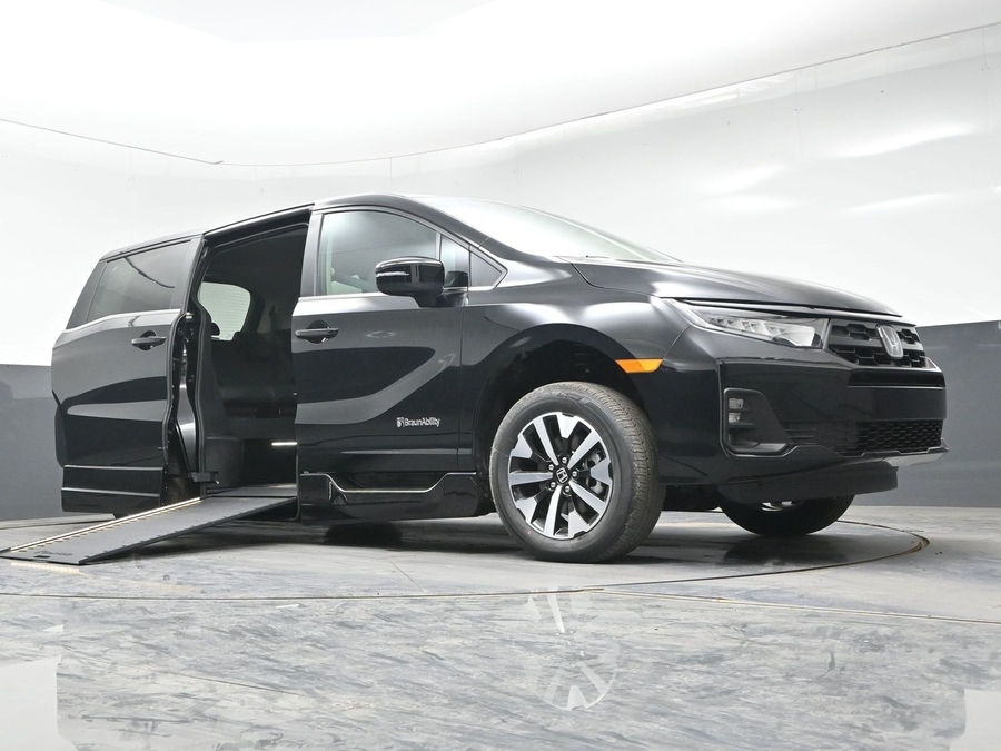 Black Honda Odyssey image number 15