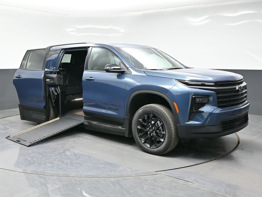 New 2026 Chevrolet Traverse 1LT Midnight - BraunAbility Side Entry Entry In Floor Automatic Ramp