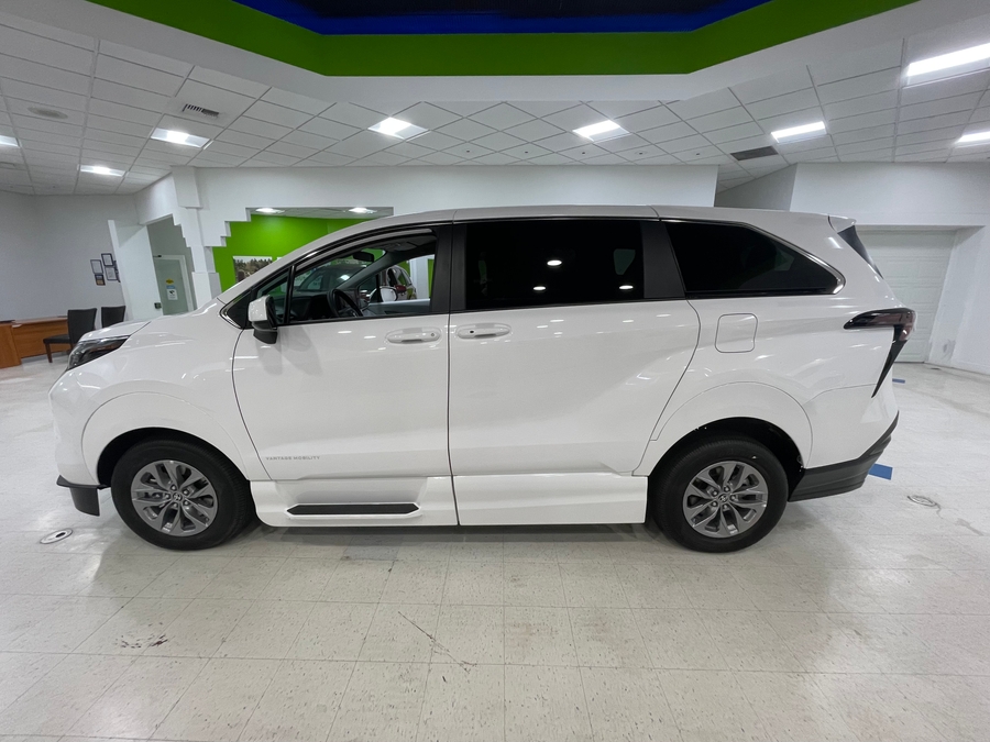 White Toyota Sienna image number 10